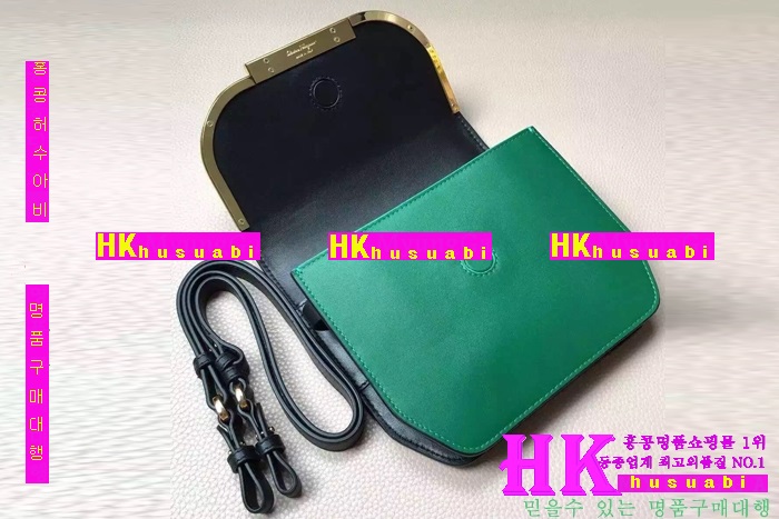 �ڹ̷��ޡ� NEW ��󰡸� ������ ũ�ν��� PE170504-7