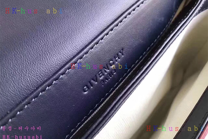  2017F/W �Ż� ����� ������ ũ�ν� �� GV779922-3