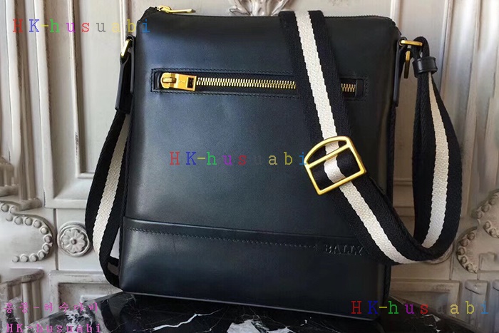 �ڹ̷��ޡ� �߸� ������ ũ�ν��� BL68088-2