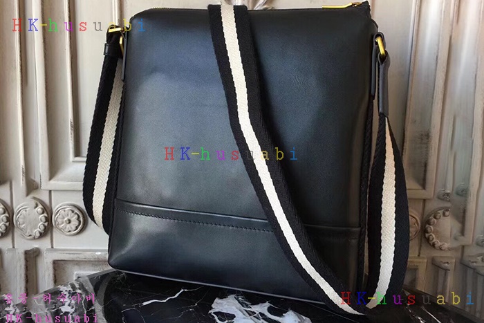 �ڹ̷��ޡ� �߸� ������ ũ�ν��� BL68088-2