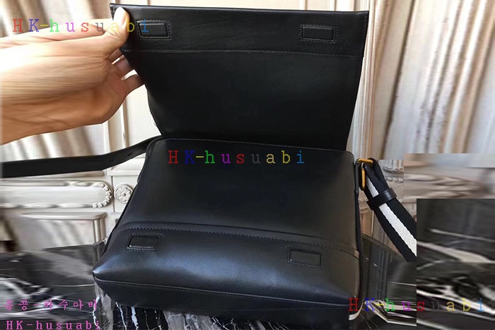 �ڹ̷��ޡ� �߸� ������ ũ�ν��� BL80088-2