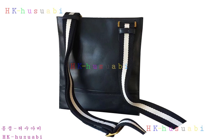 �ڹ̷��ޡ� �߸� ������ ũ�ν��� BL52088-2