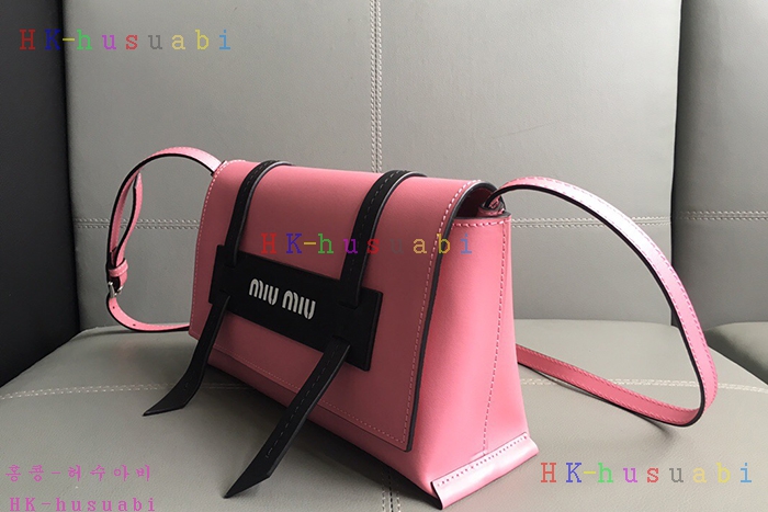 �ڹ̷��ޡ� �̿�̿� �ΰ� �÷� ����� MU 5BD075