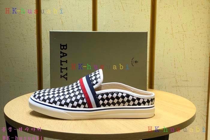 NEW 2018SS �߸� ������ ����Ŀ�� B 57841