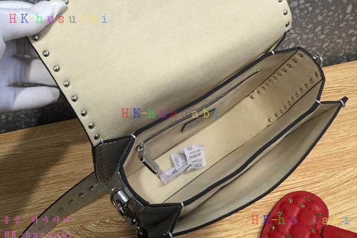 �ڹ̷��ޡ� �߷�Ƽ�� �����͵� ũ�ν��� V 0936B-5