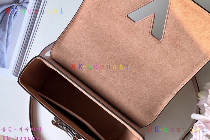 �ڹ̷��ޡ� ���̺��� Ʈ����Ʈ�� M50282-2