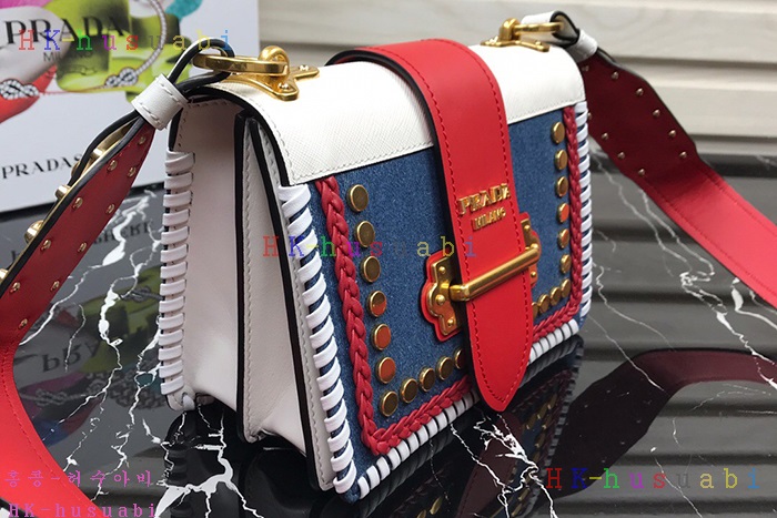 �ڹ̷��ޡ� ����� ī�̿��� P 1BD045