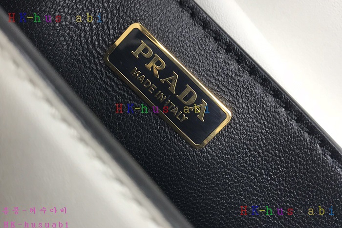 �ڹ̷��ޡ� ����� ī�̿��� P 1BD045