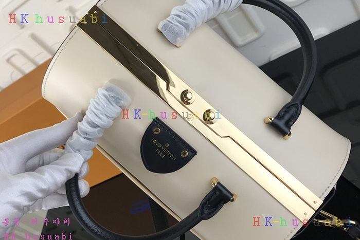 �ڹ̷��ޡ� ���̺��� ���ǵ� ���͹� M53041-2