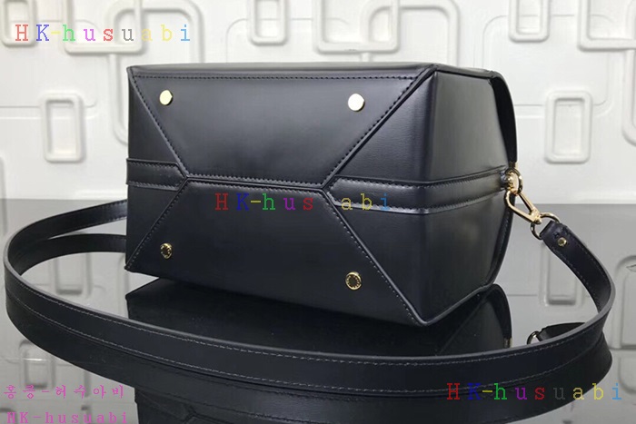 �ڹ̷��ޡ� ���̺��� ���ǵ� ���͹� M53041