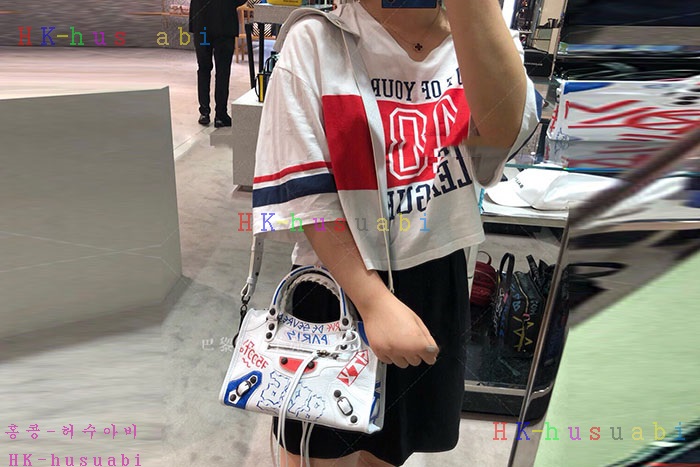 �ڹ̷��ޡ� �߷��þư� ��Ƽ��  B 581146