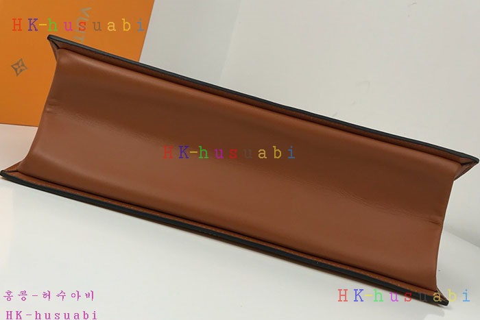 �ڹ̷��ޡ� 2019SS ���̺��� ũ���� ��帮�� LV M44371-2