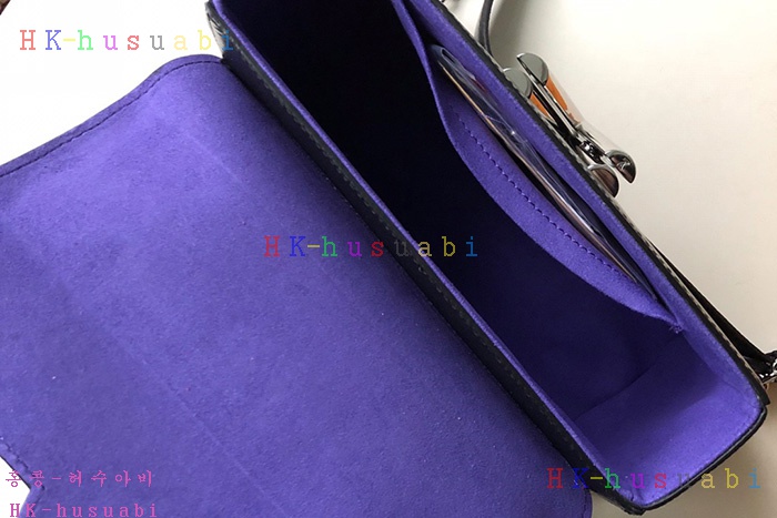 �ڹ̷��ޡ� ���̺��� Ʈ����Ʈ ü�ι�  M52487