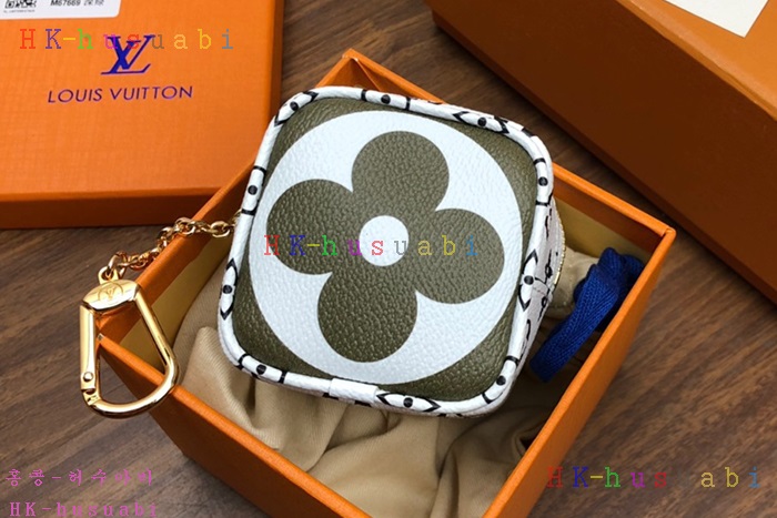 �ڹ̷��ޡ� ���̺��� ť�� �����۽� LV M67669(3�÷�)