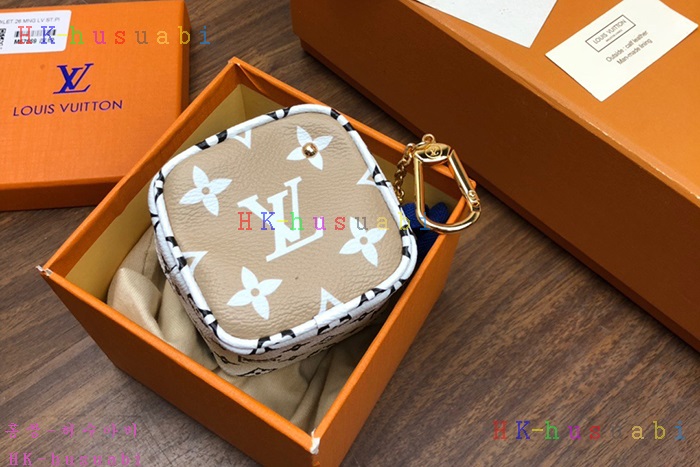 �ڹ̷��ޡ� ���̺��� ť�� �����۽� LV M67669(3�÷�)