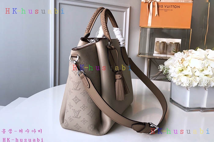 �ڹ̷��ޡ� ���̺��� �Ͽ�޾� ũ�ν��ٵ� ��Ʈ�� LV M55031